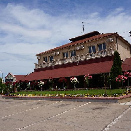Guesthouse & Restaurant Tekovina スメデレヴォ エクステリア 写真