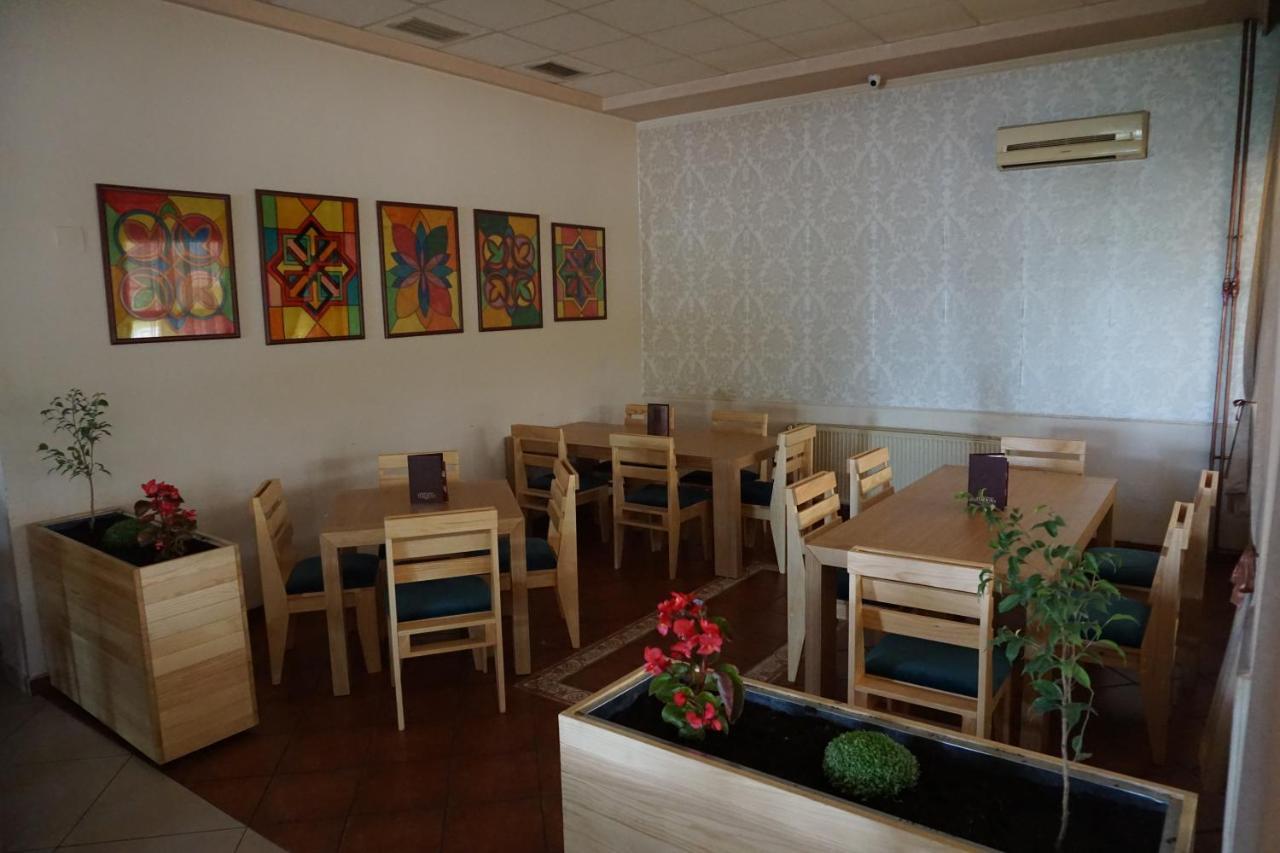 Guesthouse & Restaurant Tekovina スメデレヴォ エクステリア 写真
