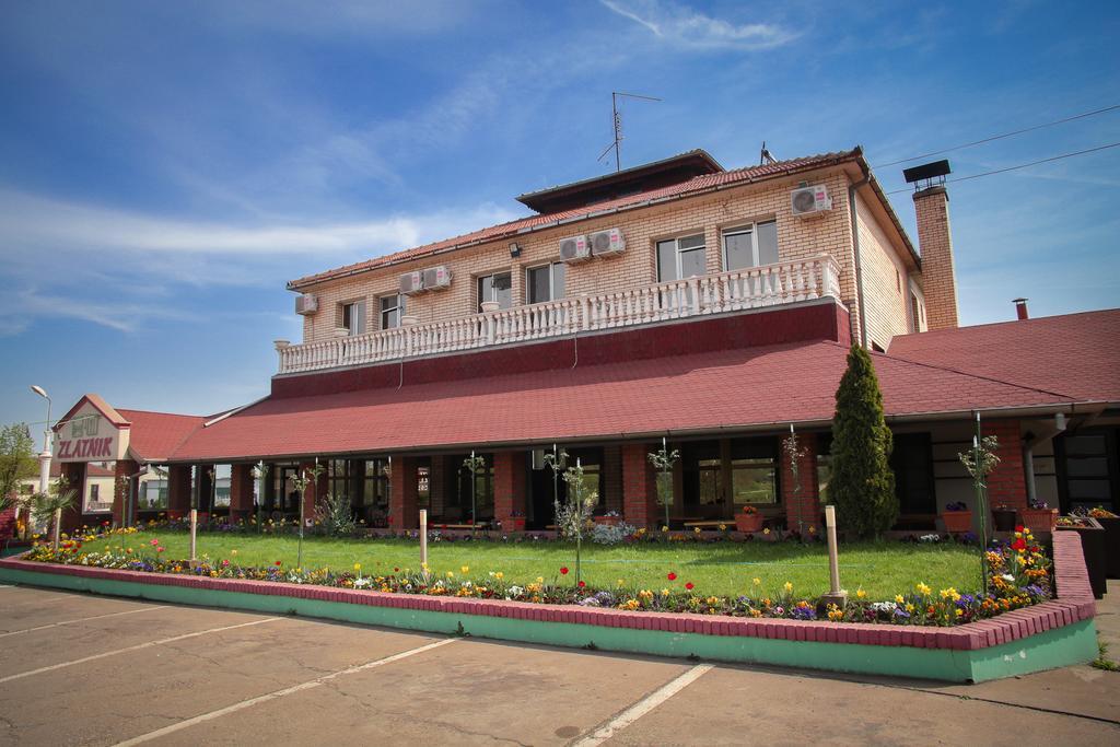 Guesthouse & Restaurant Tekovina スメデレヴォ エクステリア 写真