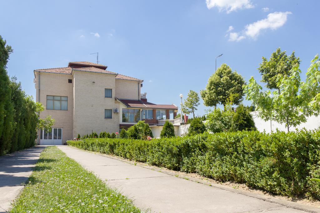 Guesthouse & Restaurant Tekovina スメデレヴォ エクステリア 写真