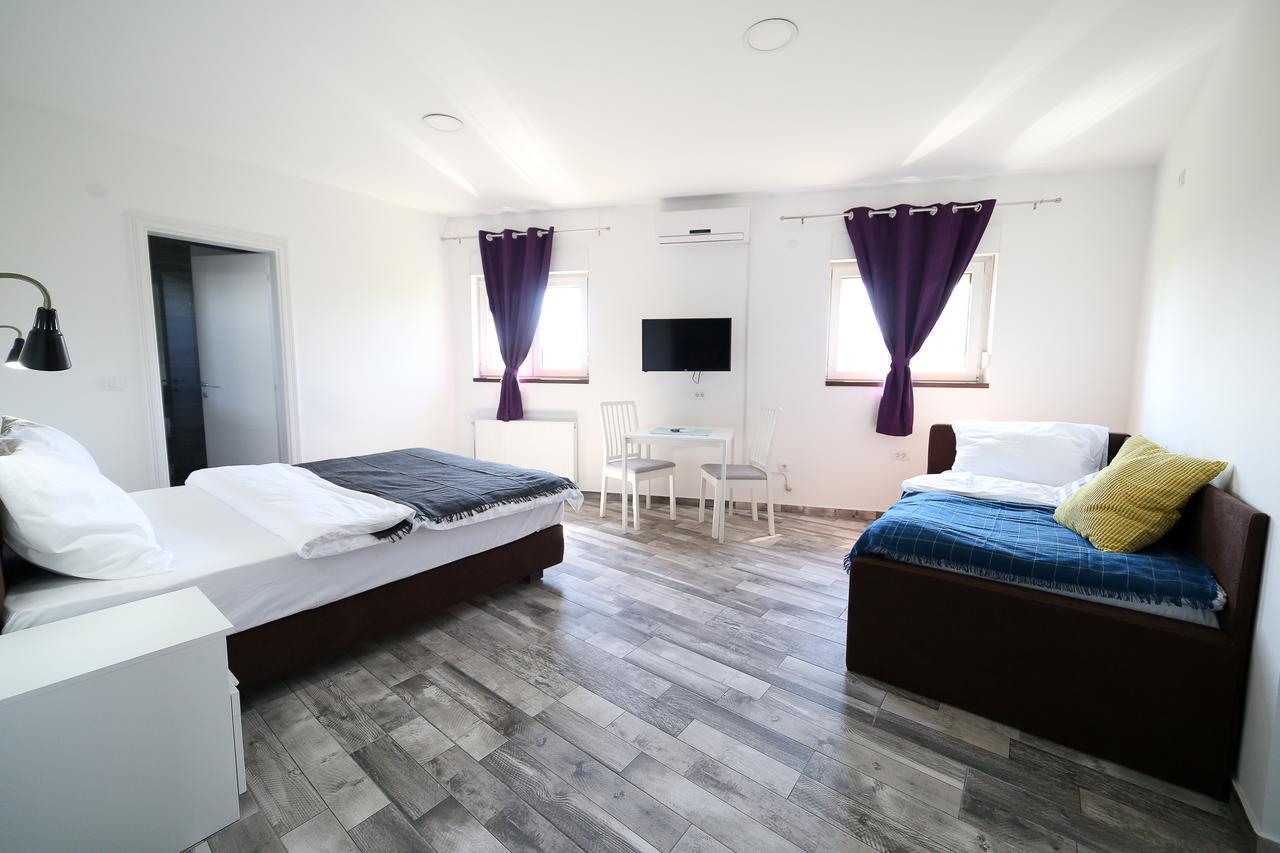 Guesthouse & Restaurant Tekovina スメデレヴォ エクステリア 写真