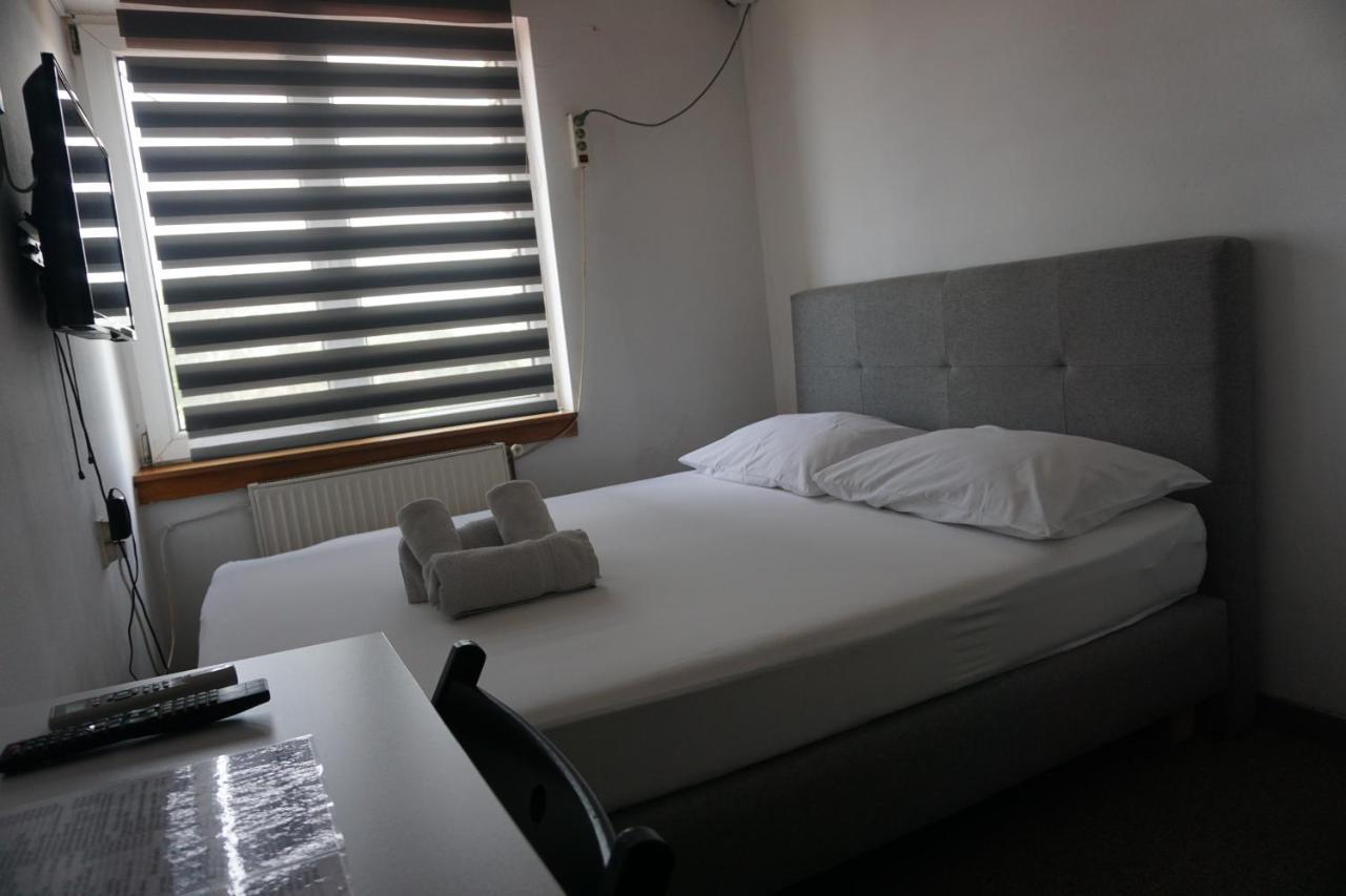 Guesthouse & Restaurant Tekovina スメデレヴォ エクステリア 写真