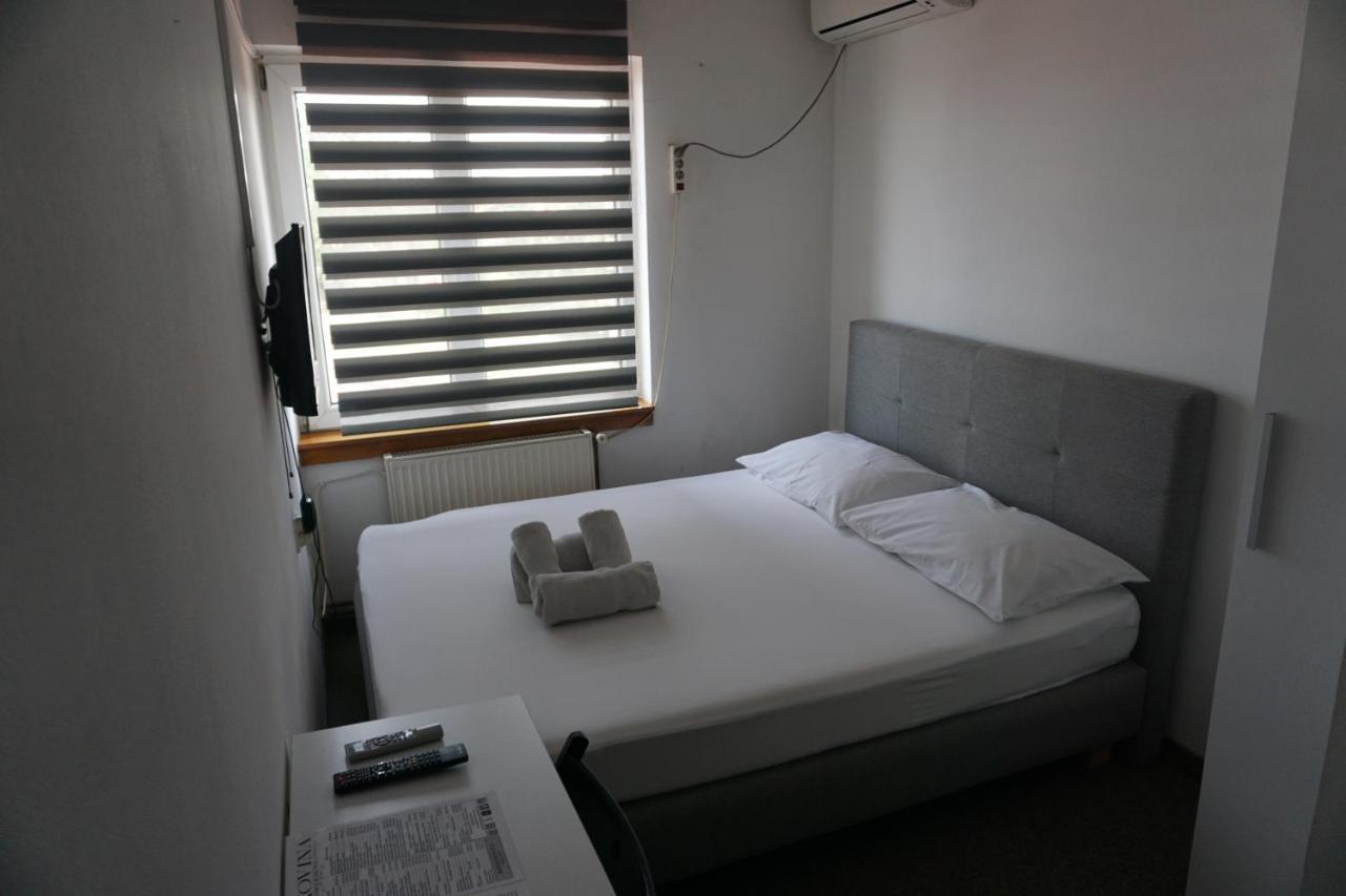 Guesthouse & Restaurant Tekovina スメデレヴォ エクステリア 写真